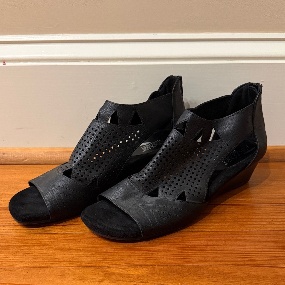 AEROSOLES Heelrest Black Cut-Out Sandals